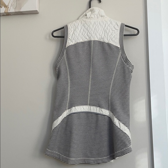 Lululemon Reflective Vest - Size 4 - Picture 3 of 5